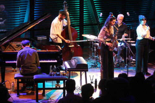Koen Schalkwijk, Alessandro Fongaro, Kika Sprangers, Joost Lijbaart, Anna Serierse, 14 april 2022 Bimhuis Koen Schalkwijk, Alessandro Fongaro, Kika Sprangers, Joost Lijbaart, Anna Serierse, 14 april 2022 Bimhuis