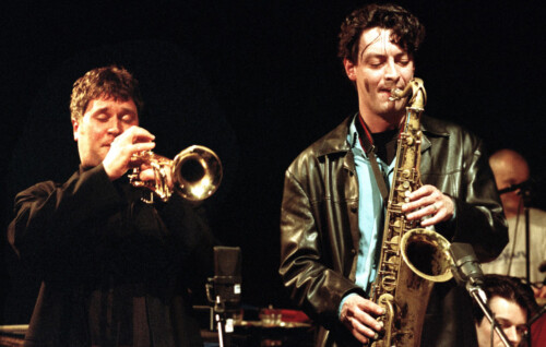 Eric Vloeimans, Yuri Honing, The New Concert Big Band o.l.v. Henk Meutgeert, 17 april 1998 Bimhuis Amsterdam Eric Vloeimans, Yuri Honing, The New Concert Big Band o.l.v. Henk Meutgeert, 17 april 1998 Bimhuis Amsterdam